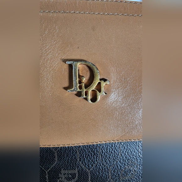 Christian Dior Honeycomb shoulder tote. Small scratches on ext leather. - Picture 7 of 14